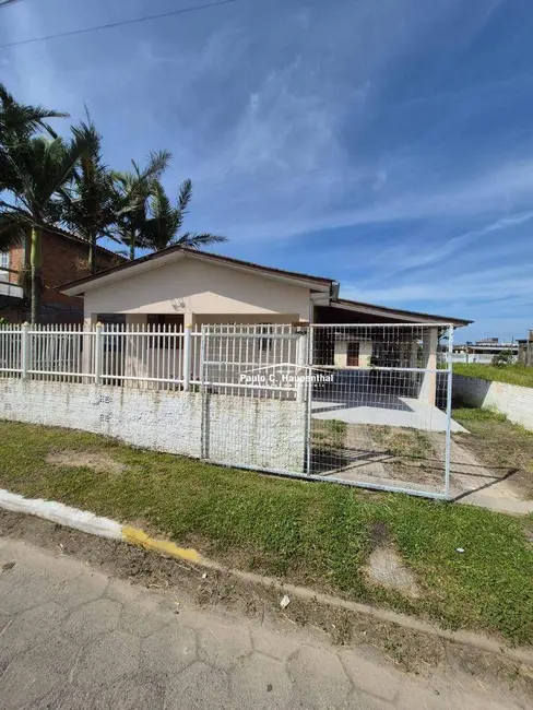 Foto 1 de Casa com 3 quartos para alugar, 300m2 em Balneario Arroio Do Silva - SC