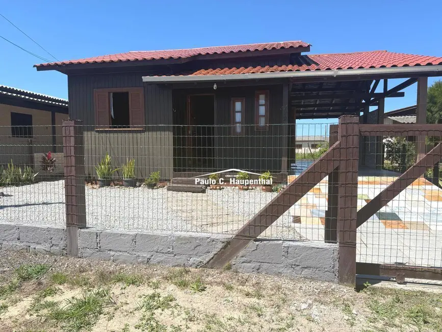 Casa com 3 quartos à venda, 336m2 em Balneario Arroio Do Silva - SC - imagem 1 Foto 1 de Casa com 3 quartos à venda, 336m2 em Balneario Arroio Do Silva - SC