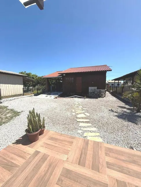 Casa com 3 quartos à venda, 336m2 em Balneario Arroio Do Silva - SC - imagem 4 Foto 4 de Casa com 3 quartos à venda, 336m2 em Balneario Arroio Do Silva - SC