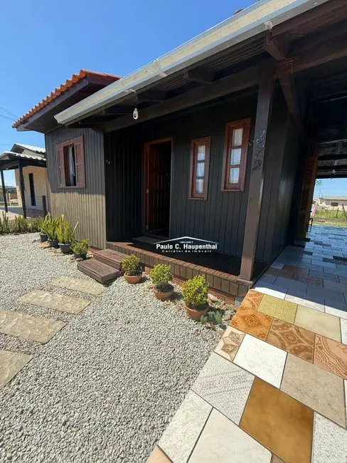 Casa com 3 quartos à venda, 336m2 em Balneario Arroio Do Silva - SC - imagem 3 Foto 3 de Casa com 3 quartos à venda, 336m2 em Balneario Arroio Do Silva - SC