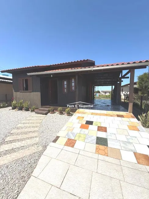 Casa com 3 quartos à venda, 336m2 em Balneario Arroio Do Silva - SC - imagem 2 Foto 2 de Casa com 3 quartos à venda, 336m2 em Balneario Arroio Do Silva - SC