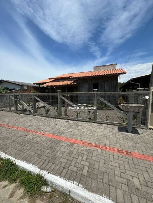 Casa com 2 quartos à venda, 300m2 em Balneario Arroio Do Silva - SC - imagem 3 Foto 3 de Casa com 2 quartos à venda, 300m2 em Balneario Arroio Do Silva - SC