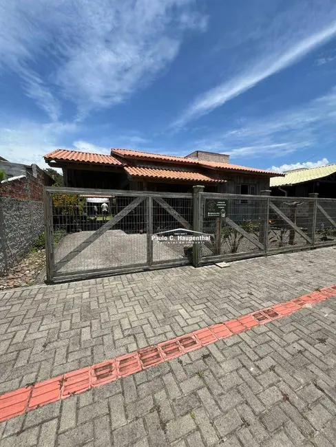Casa com 2 quartos à venda, 300m2 em Balneario Arroio Do Silva - SC - imagem 1 Foto 1 de Casa com 2 quartos à venda, 300m2 em Balneario Arroio Do Silva - SC