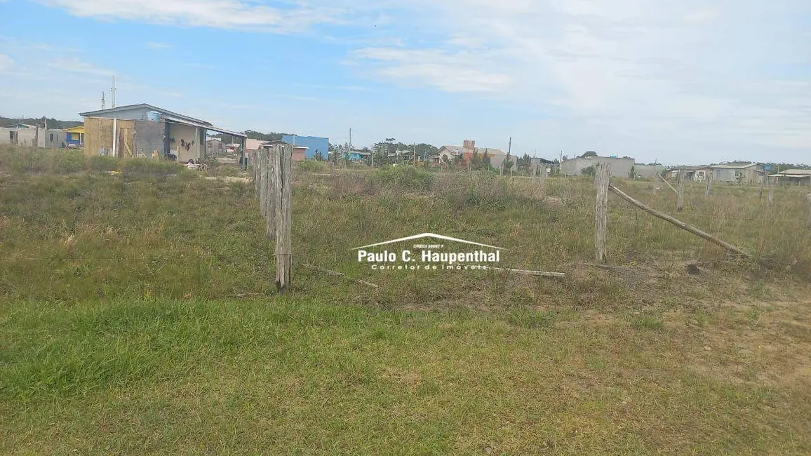 Foto 1 de Terreno / Lote à venda, 300m2 em Balneario Arroio Do Silva - SC