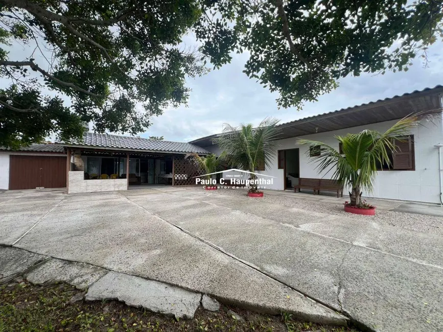 Foto 1 de Casa com 8 quartos à venda, 600m2 em Balneario Arroio Do Silva - SC
