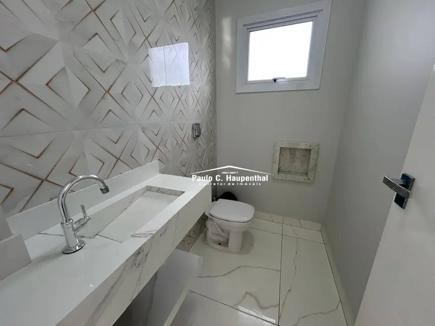 Casa com 3 quartos à venda, 348m2 em Balneario Arroio Do Silva - SC - imagem 9 Foto 9 de Casa com 3 quartos à venda, 348m2 em Balneario Arroio Do Silva - SC