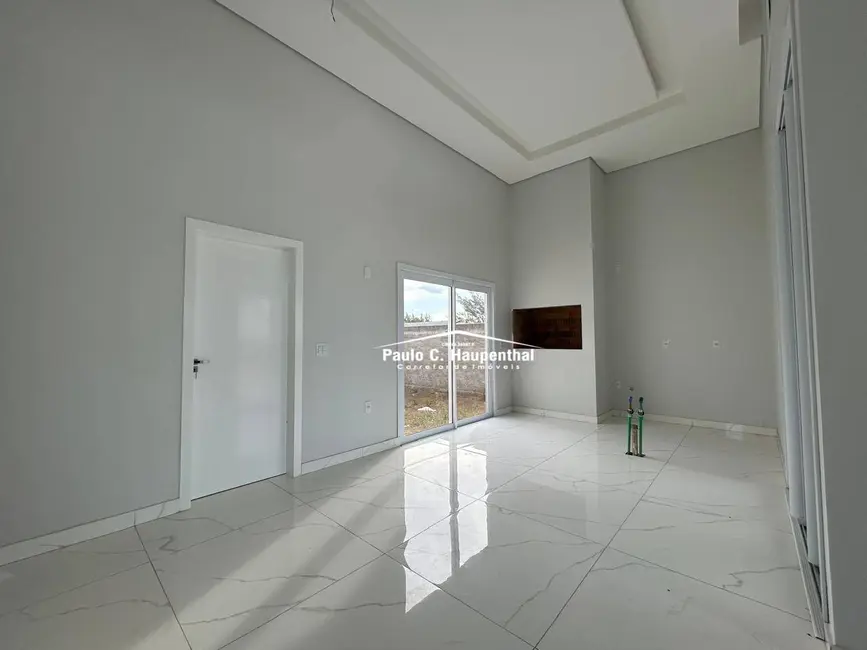 Casa com 3 quartos à venda, 348m2 em Balneario Arroio Do Silva - SC - imagem 5 Foto 5 de Casa com 3 quartos à venda, 348m2 em Balneario Arroio Do Silva - SC