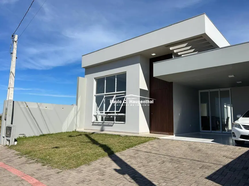 Casa com 3 quartos à venda, 348m2 em Balneario Arroio Do Silva - SC - imagem 1 Foto 1 de Casa com 3 quartos à venda, 348m2 em Balneario Arroio Do Silva - SC