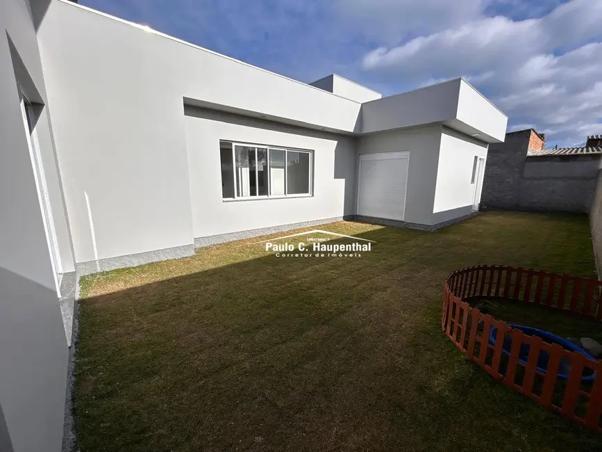 Casa com 3 quartos à venda, 348m2 em Balneario Arroio Do Silva - SC - imagem 3 Foto 3 de Casa com 3 quartos à venda, 348m2 em Balneario Arroio Do Silva - SC