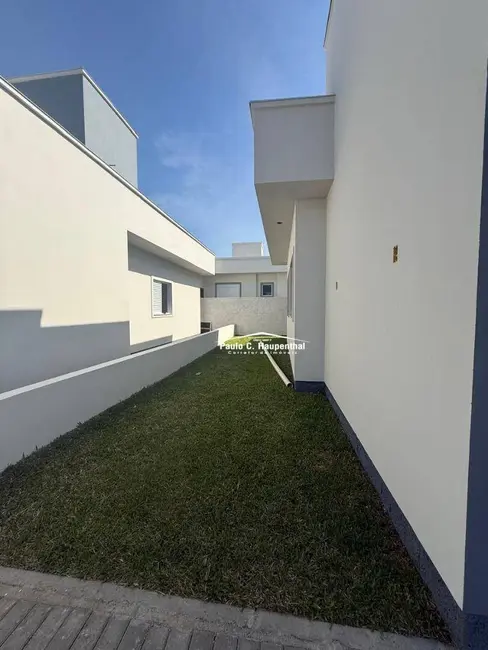 Casa com 3 quartos à venda, 180m2 em Ararangua - SC - imagem 3 Foto 3 de Casa com 3 quartos à venda, 180m2 em Ararangua - SC