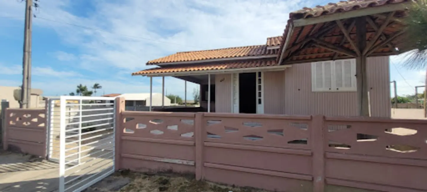 Foto 1 de Casa com 2 quartos à venda, 300m2 em Balneario Arroio Do Silva - SC