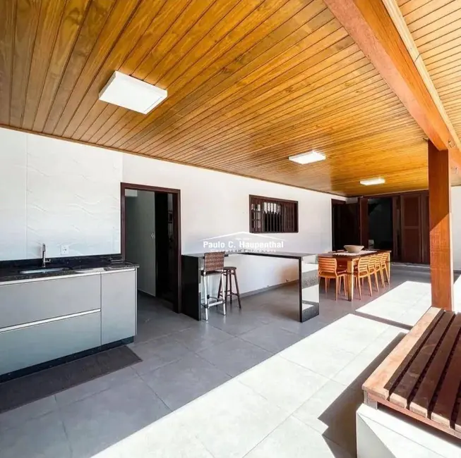 Foto 3 de Casa com 5 quartos à venda, 357m2 em Balneario Arroio Do Silva - SC