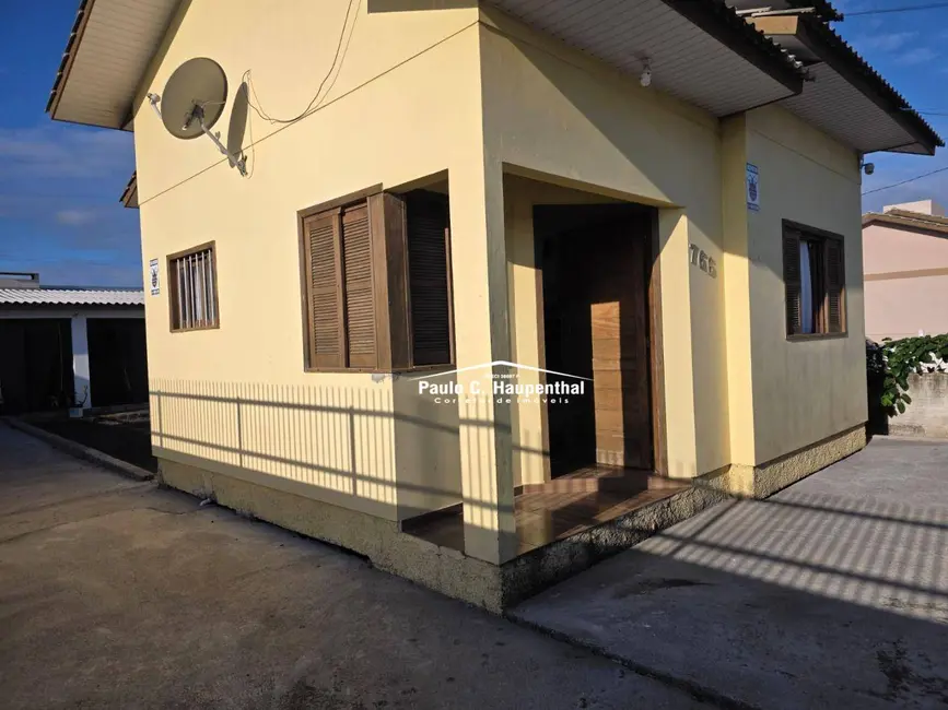 Casa com 3 quartos à venda, 300m2 em Balneario Arroio Do Silva - SC - imagem 3 Foto 3 de Casa com 3 quartos à venda, 300m2 em Balneario Arroio Do Silva - SC
