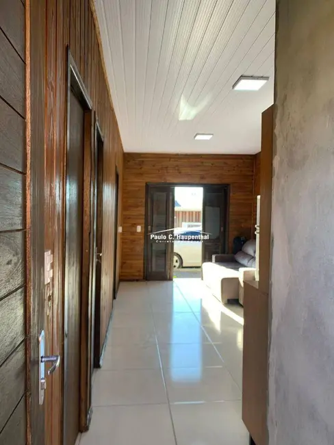 Casa com 3 quartos para alugar, 325m2 em Balneario Arroio Do Silva - SC - imagem 9 Foto 9 de Casa com 3 quartos para alugar, 325m2 em Balneario Arroio Do Silva - SC