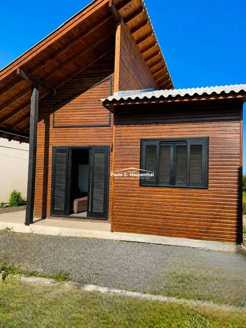 Casa com 3 quartos para alugar, 325m2 em Balneario Arroio Do Silva - SC - imagem 1 Foto 1 de Casa com 3 quartos para alugar, 325m2 em Balneario Arroio Do Silva - SC