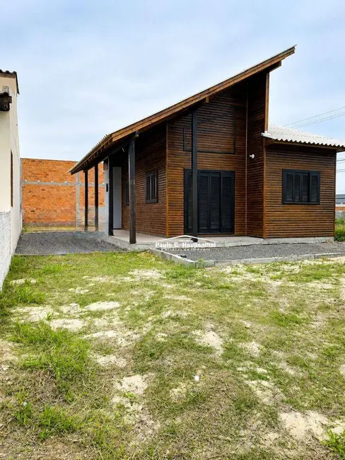 Casa com 3 quartos para alugar, 325m2 em Balneario Arroio Do Silva - SC - imagem 3 Foto 3 de Casa com 3 quartos para alugar, 325m2 em Balneario Arroio Do Silva - SC