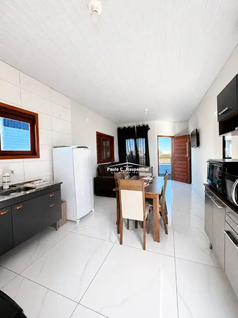 Casa com 2 quartos à venda e para alugar, 300m2 em Balneario Arroio Do Silva - SC - imagem 4 Foto 4 de Casa com 2 quartos à venda e para alugar, 300m2 em Balneario Arroio Do Silva - SC