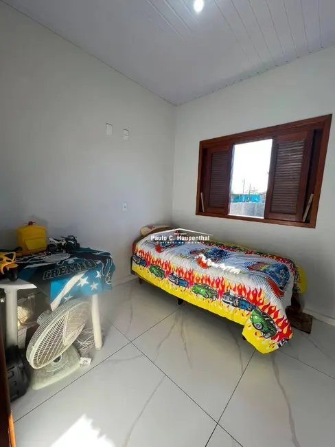 Casa com 2 quartos à venda e para alugar, 300m2 em Balneario Arroio Do Silva - SC - imagem 3 Foto 3 de Casa com 2 quartos à venda e para alugar, 300m2 em Balneario Arroio Do Silva - SC