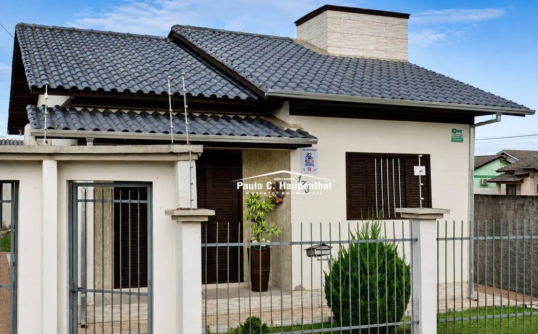 Casa com 3 quartos à venda, 360m2 em Ararangua - SC - imagem 1 Foto 1 de Casa com 3 quartos à venda, 360m2 em Ararangua - SC