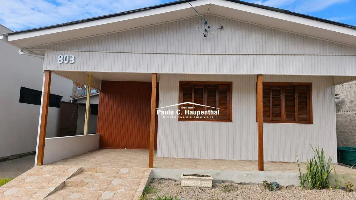 Casa com 3 quartos para alugar, 390m2 em Centro, Balneario Arroio Do Silva - SC - imagem 1 Foto 1 de Casa com 3 quartos para alugar, 390m2 em Centro, Balneario Arroio Do Silva - SC