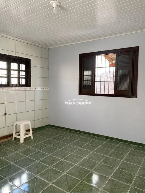 Casa com 3 quartos para alugar, 390m2 em Centro, Balneario Arroio Do Silva - SC - imagem 5 Foto 5 de Casa com 3 quartos para alugar, 390m2 em Centro, Balneario Arroio Do Silva - SC
