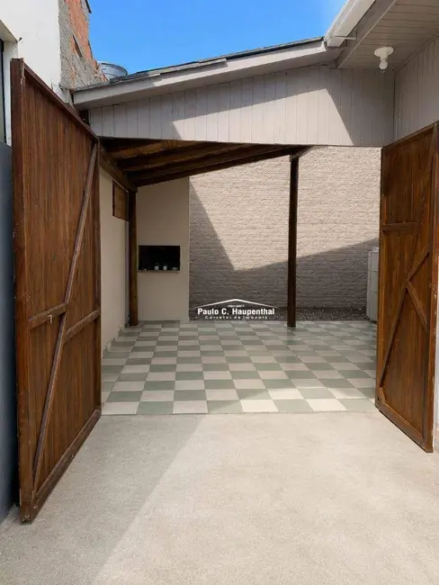 Casa com 3 quartos para alugar, 390m2 em Centro, Balneario Arroio Do Silva - SC - imagem 4 Foto 4 de Casa com 3 quartos para alugar, 390m2 em Centro, Balneario Arroio Do Silva - SC