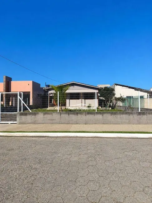 Casa com 3 quartos para alugar, 390m2 em Centro, Balneario Arroio Do Silva - SC - imagem 2 Foto 2 de Casa com 3 quartos para alugar, 390m2 em Centro, Balneario Arroio Do Silva - SC