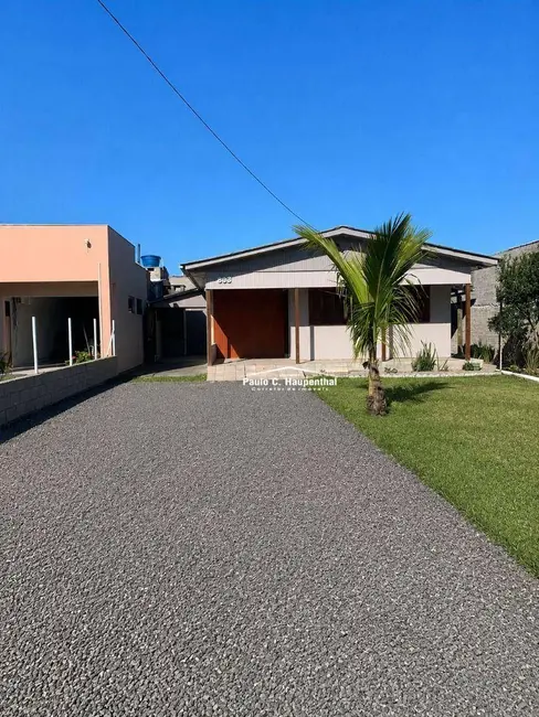 Casa com 3 quartos para alugar, 390m2 em Centro, Balneario Arroio Do Silva - SC - imagem 3 Foto 3 de Casa com 3 quartos para alugar, 390m2 em Centro, Balneario Arroio Do Silva - SC