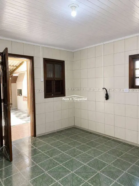 Casa com 3 quartos para alugar, 390m2 em Centro, Balneario Arroio Do Silva - SC - imagem 6 Foto 6 de Casa com 3 quartos para alugar, 390m2 em Centro, Balneario Arroio Do Silva - SC