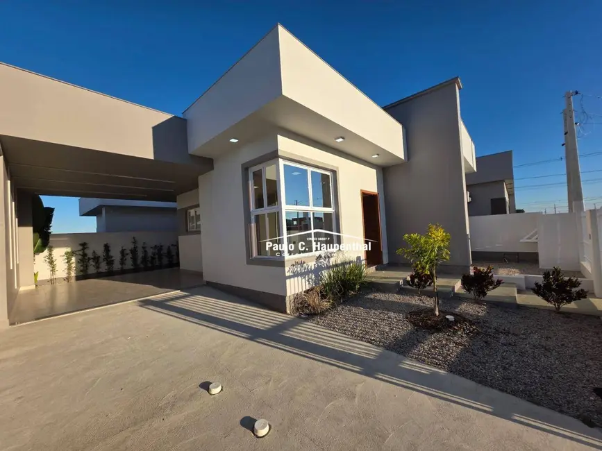 Foto 1 de Casa com 2 quartos à venda, 150m2 em Ararangua - SC