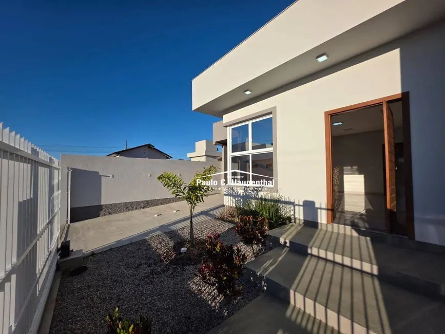 Foto 2 de Casa com 2 quartos à venda, 150m2 em Ararangua - SC