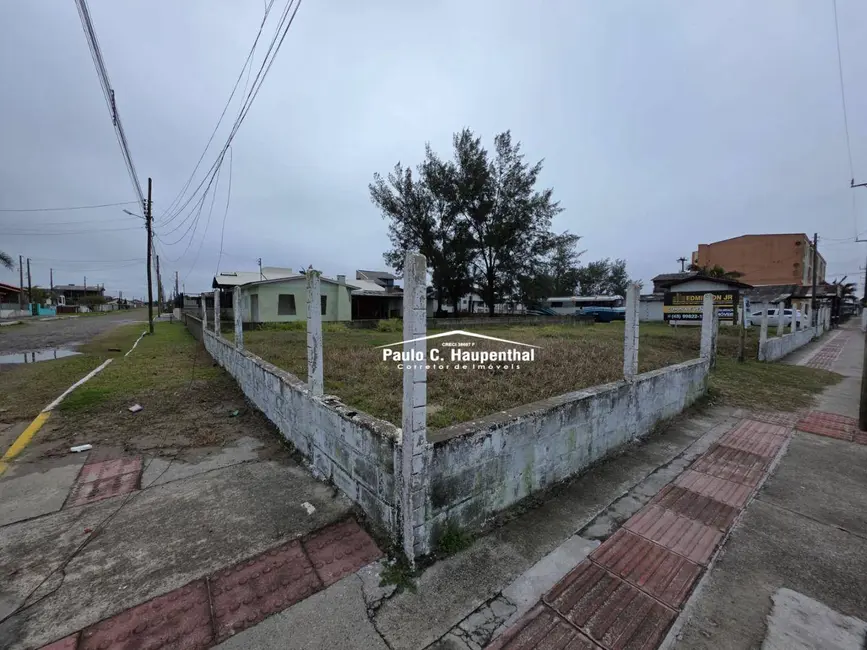 Foto 1 de Terreno / Lote à venda, 300m2 em Balneario Arroio Do Silva - SC