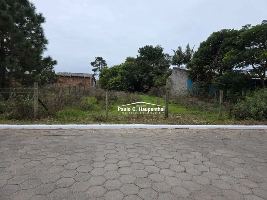 Foto 1 de Terreno / Lote à venda, 300m2 em Balneario Arroio Do Silva - SC