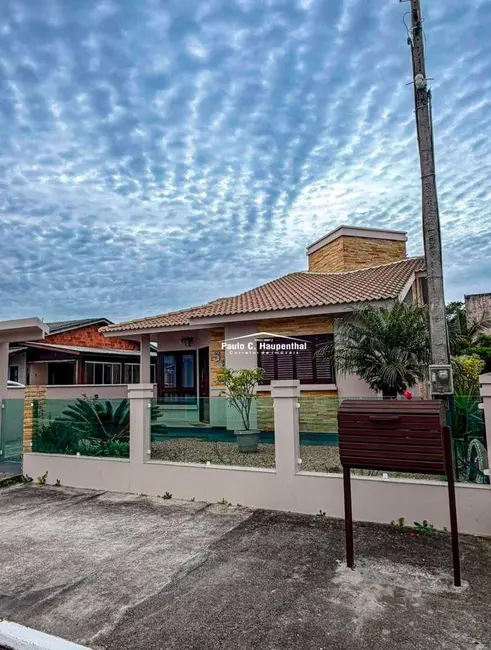 Foto 1 de Casa com 3 quartos à venda, 300m2 em Balneario Arroio Do Silva - SC