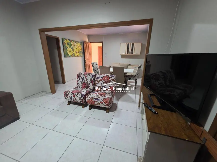 Casa com 3 quartos à venda, 300m2 em Centro, Balneario Arroio Do Silva - SC - imagem 4 Foto 4 de Casa com 3 quartos à venda, 300m2 em Centro, Balneario Arroio Do Silva - SC