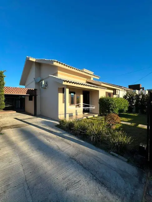 Casa com 3 quartos à venda, 300m2 em Urussanguinha, Ararangua - SC - imagem 3 Foto 3 de Casa com 3 quartos à venda, 300m2 em Urussanguinha, Ararangua - SC