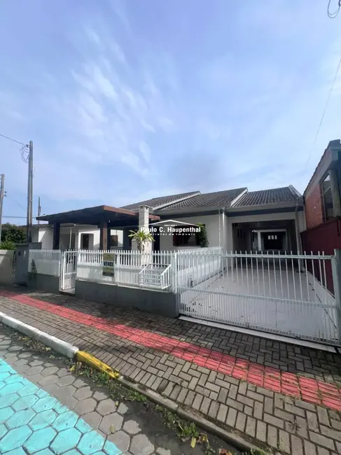 Casa com 4 quartos à venda, 360m2 em Centro, Balneario Arroio Do Silva - SC - imagem 1 Foto 1 de Casa com 4 quartos à venda, 360m2 em Centro, Balneario Arroio Do Silva - SC