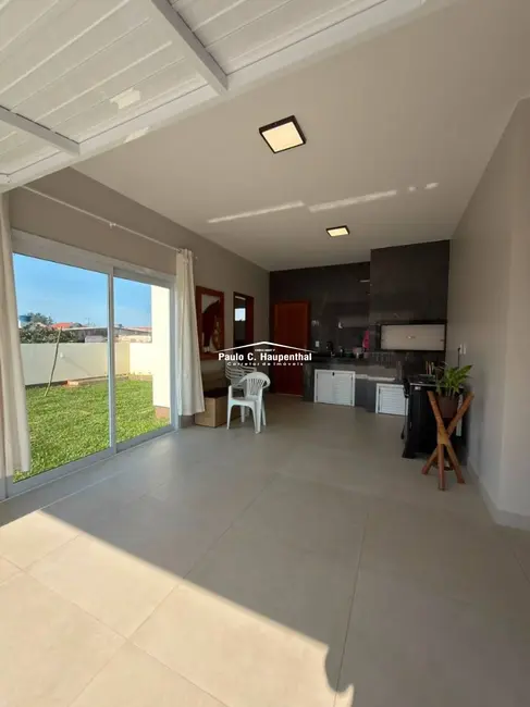 Casa com 3 quartos à venda, 351m2 em Balneario Arroio Do Silva - SC - imagem 8 Foto 8 de Casa com 3 quartos à venda, 351m2 em Balneario Arroio Do Silva - SC