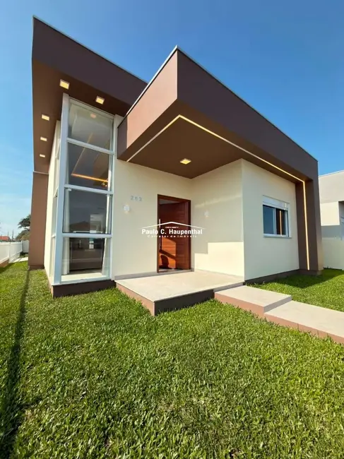 Casa com 3 quartos à venda, 351m2 em Balneario Arroio Do Silva - SC - imagem 1 Foto 1 de Casa com 3 quartos à venda, 351m2 em Balneario Arroio Do Silva - SC