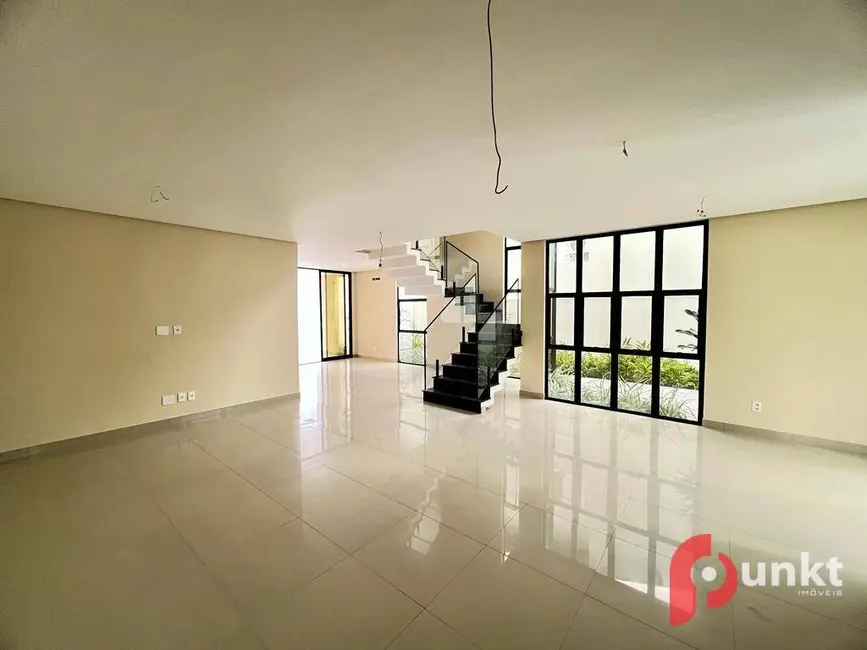 Foto 2 de Casa de Condomínio com 3 quartos à venda, 250m2 em Tarumã, Manaus - AM