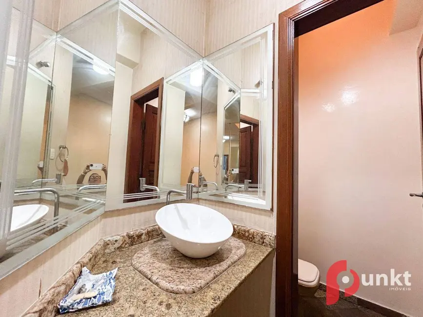 Casa com 5 quartos à venda e para alugar, 1800m2 em Adrianópolis, Manaus - AM - imagem 4 Foto 4 de Casa com 5 quartos à venda e para alugar, 1800m2 em Adrianópolis, Manaus - AM