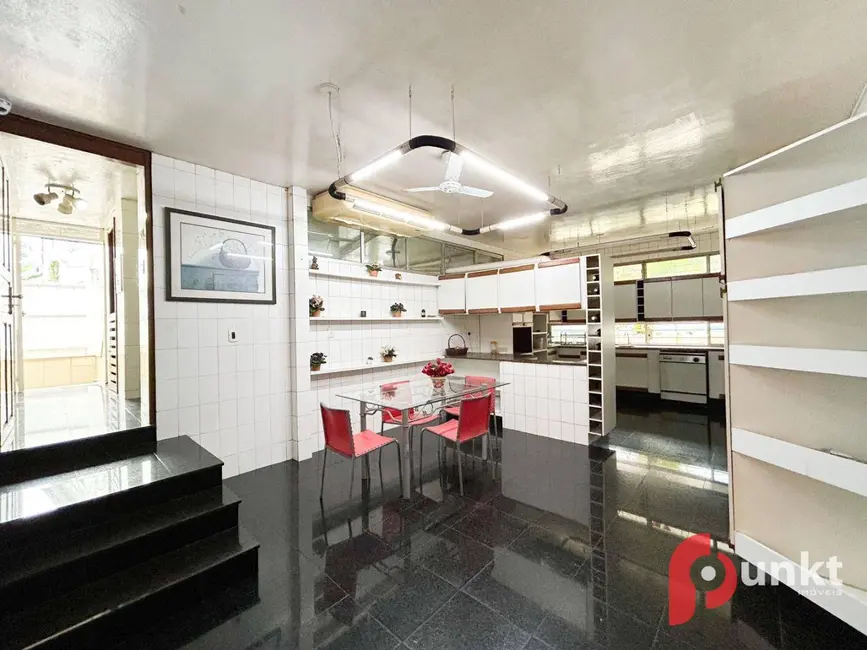 Casa com 5 quartos à venda e para alugar, 1800m2 em Adrianópolis, Manaus - AM - imagem 5 Foto 5 de Casa com 5 quartos à venda e para alugar, 1800m2 em Adrianópolis, Manaus - AM