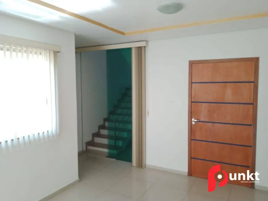 Foto 2 de Casa com 3 quartos para alugar, 250m2 em Aleixo, Manaus - AM