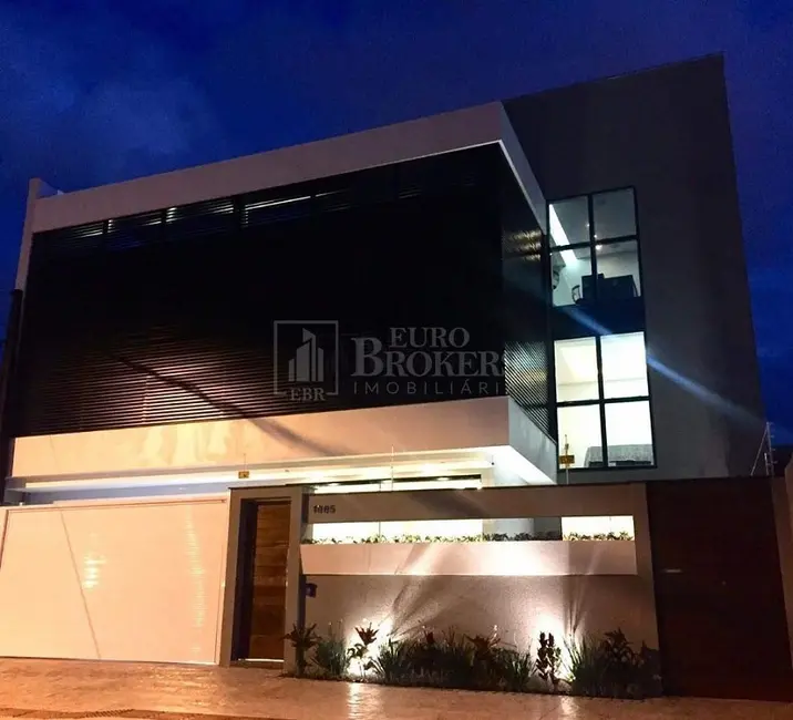 Foto 1 de Sobrado com 3 quartos à venda, 210m2 em Centro, Balneario Camboriu - SC