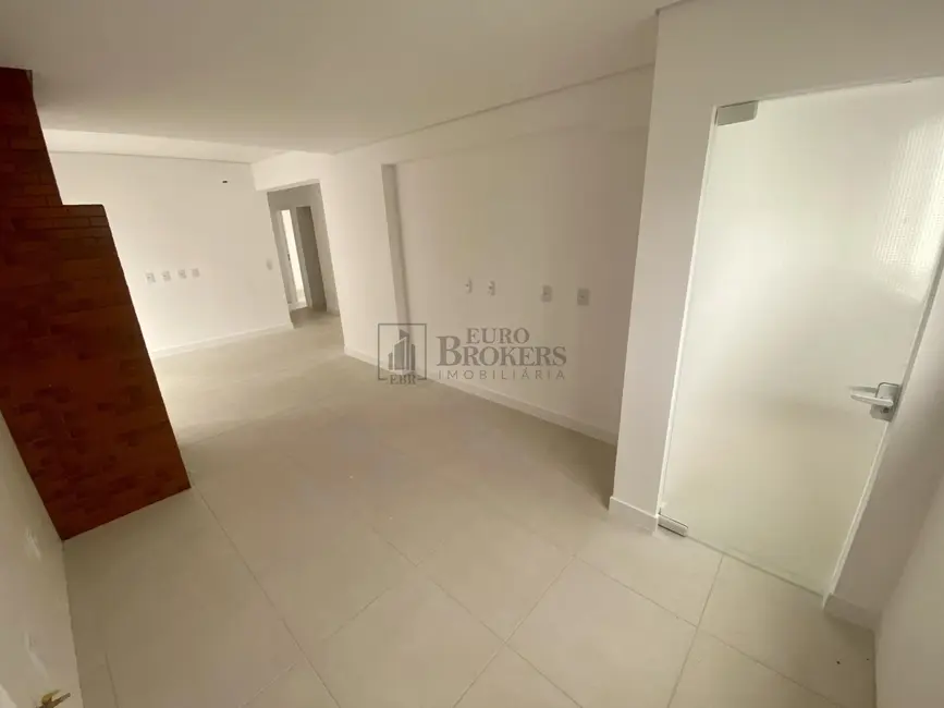 Apartamento com 3 quartos para alugar, 97m2 em Centro, Balneario Camboriu - SC - imagem 2 Foto 2 de Apartamento com 3 quartos para alugar, 97m2 em Centro, Balneario Camboriu - SC