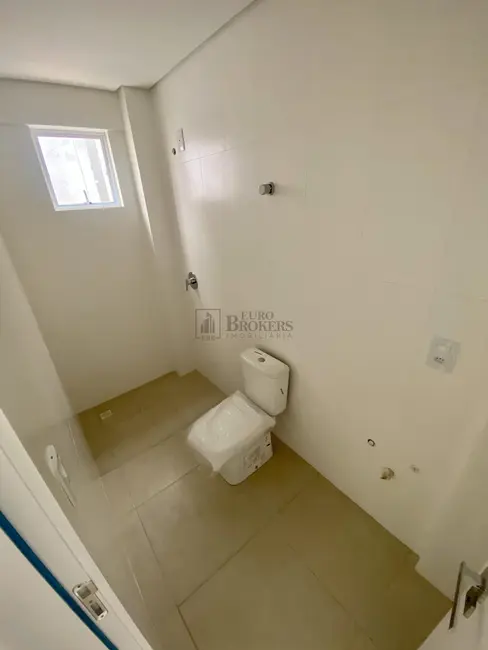 Apartamento com 3 quartos para alugar, 97m2 em Centro, Balneario Camboriu - SC - imagem 5 Foto 5 de Apartamento com 3 quartos para alugar, 97m2 em Centro, Balneario Camboriu - SC