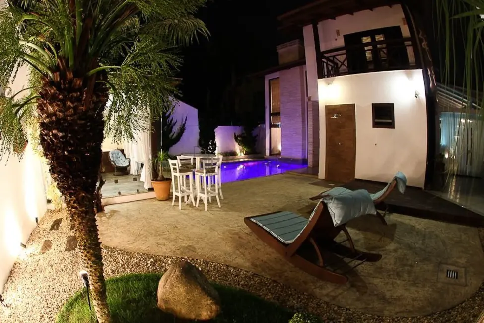 Foto 1 de Casa com 5 quartos à venda, 700m2 em Praia dos Amores, Balneario Camboriu - SC