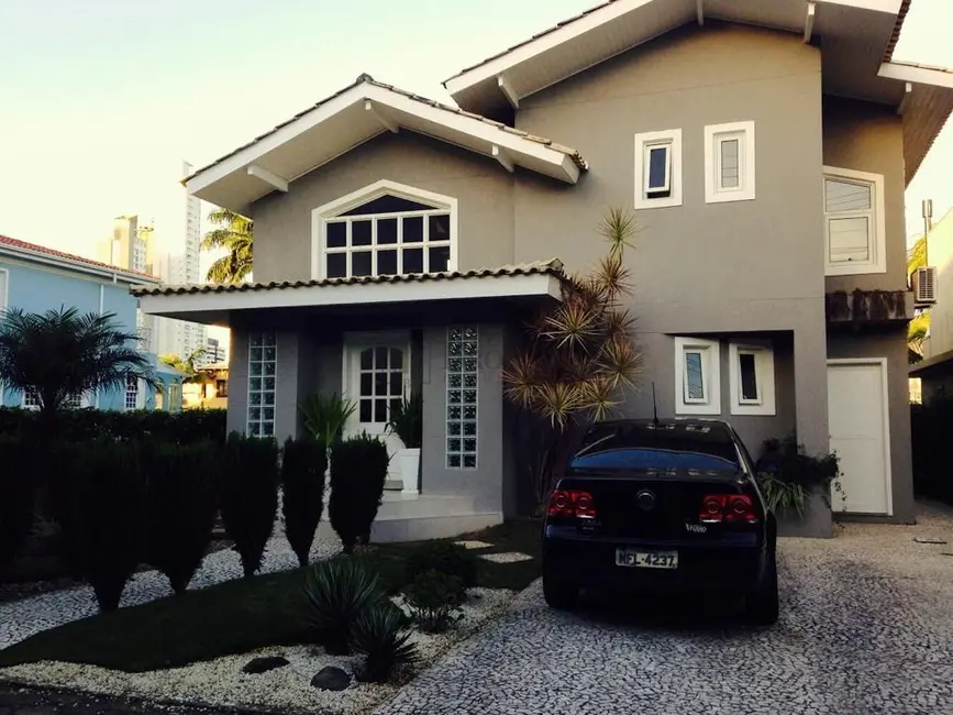 Foto 1 de Casa de Condomínio com 3 quartos para alugar, 220m2 em Barra, Balneario Camboriu - SC
