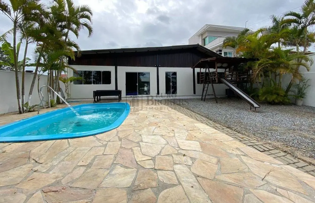 Foto 1 de Casa com 3 quartos à venda, 500m2 em Praia do Estaleirinho, Balneario Camboriu - SC