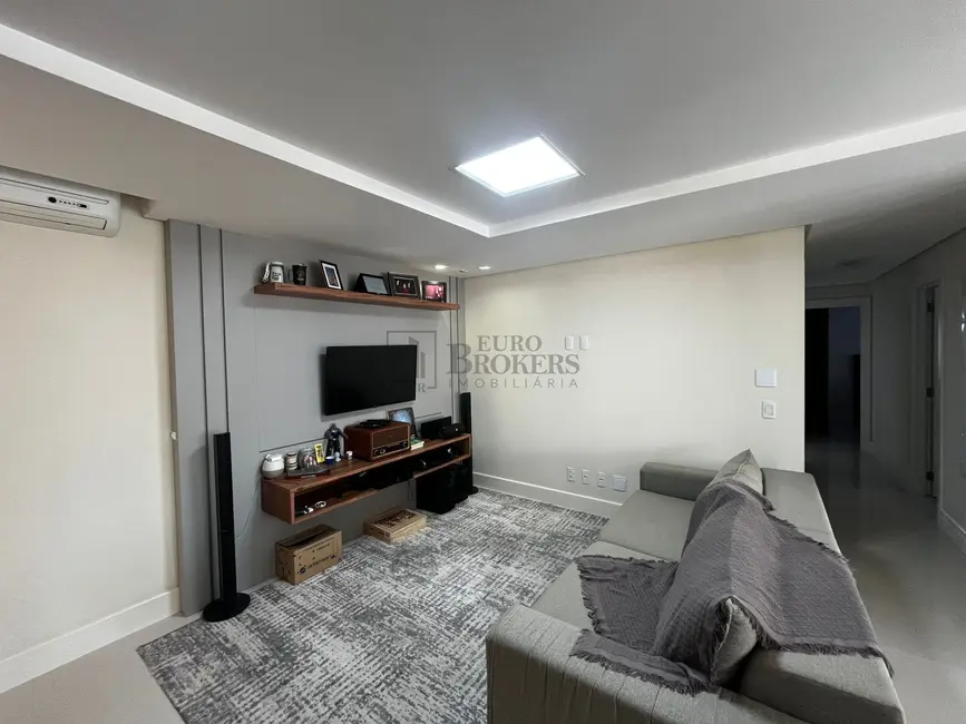 Foto 1 de Apartamento com 3 quartos para alugar, 114m2 em Centro, Balneario Camboriu - SC